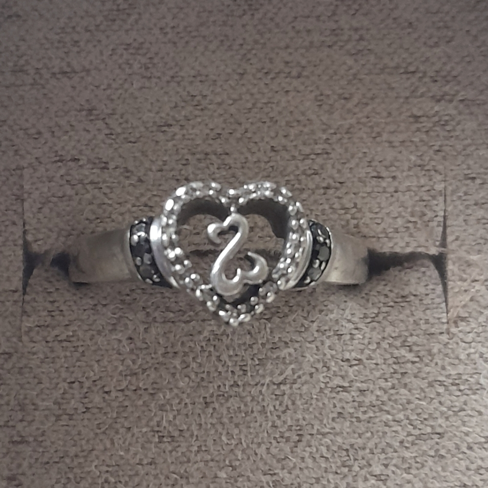 Jane Seymore open heart ring size 7